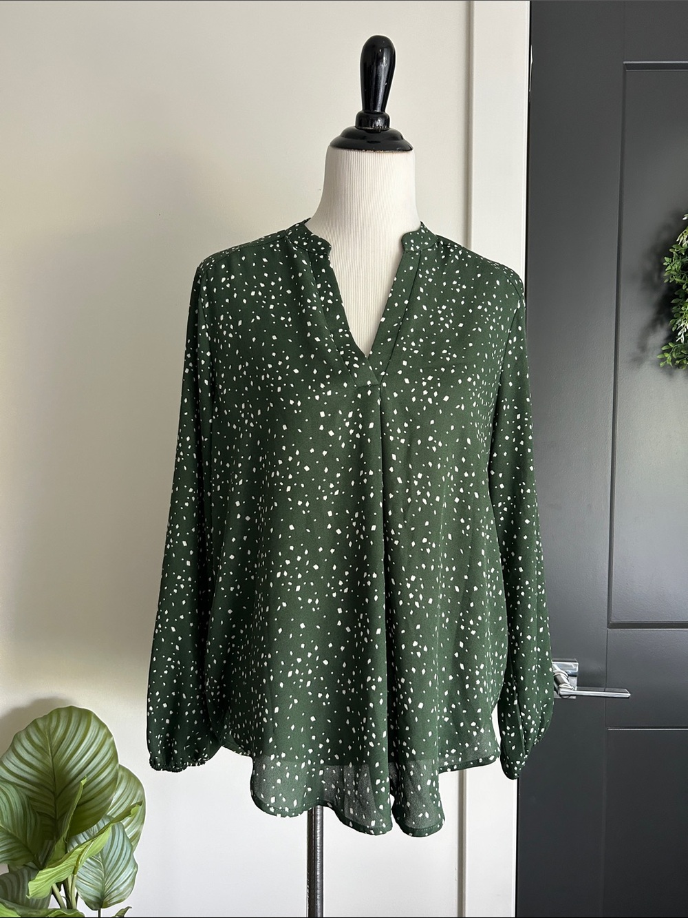 Lush M Dark Green Printed Long-Sleeve V-Neck loose fit fall Blouse